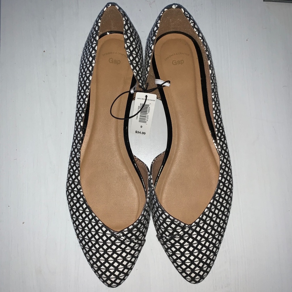 Pointed toe flats.